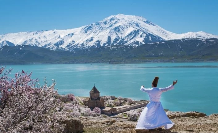 Boş kalan Van Akdamar Adası’nda huzur veren görüntü