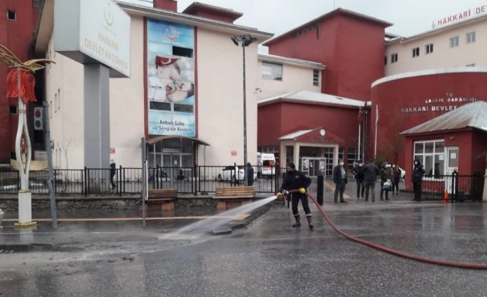 Devlet hastanesi tazyikli su ile yıkandı