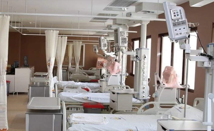 Hem yoğun bakımdaki hem de entübe Kovid-19 hastası sayısı ilk kez azaldı
