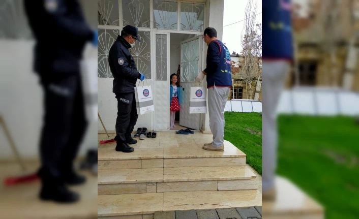 Horasan Kaymakamlığı Vefa Sosyal ekipleri 112 hattına düşen Oyuncak talebini geri çevirmedi