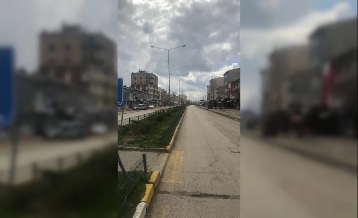 Horasan’da yasağın ardından caddeler ıssız kaldı
