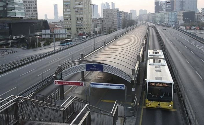 İstanbul'da toplu taşıma araçlarında sosyal mesafenin korunmasına yönelik yeni tedbirler alındı