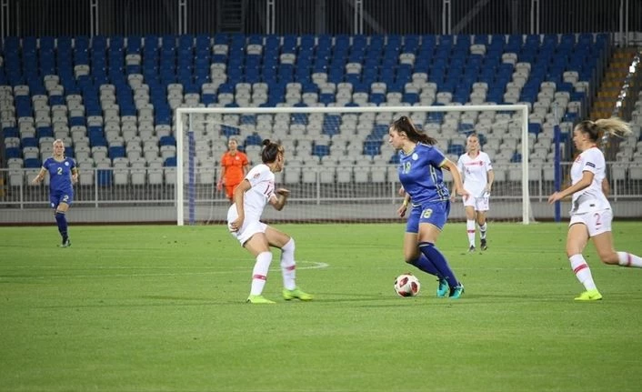 Kadınlar 2021 Avrupa Futbol Şampiyonası ertelendi