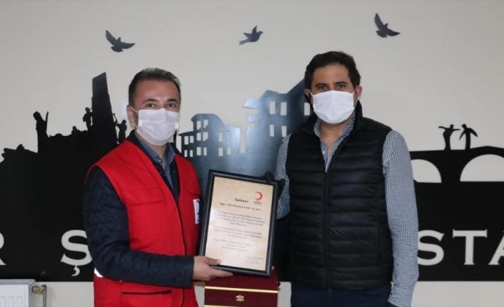 Karantinadayken 100 gıda kolisi bağışlayan hayırsevere Kızılay