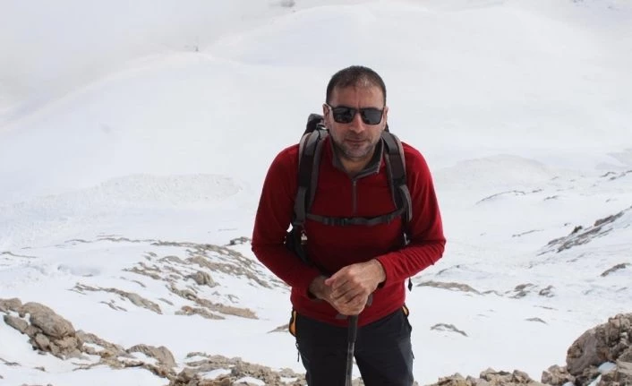 Kırmızı listedeki vaşak adeta poz verdi