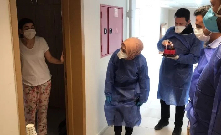 KYK’da karantinaya alınan vatandaşa doğum günü sürprizi