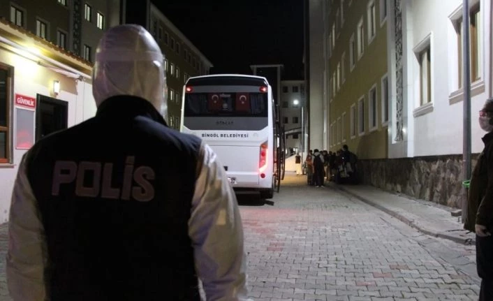 Macaristan’dan Bingöl’e uçakla getirilen 123 kişi yurda yerleştirildi
