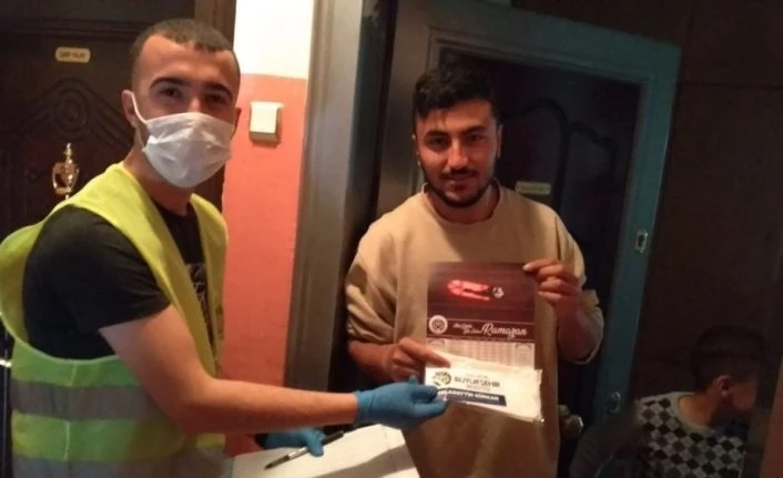 Malatya’da evlere maske dağıtılıyor
