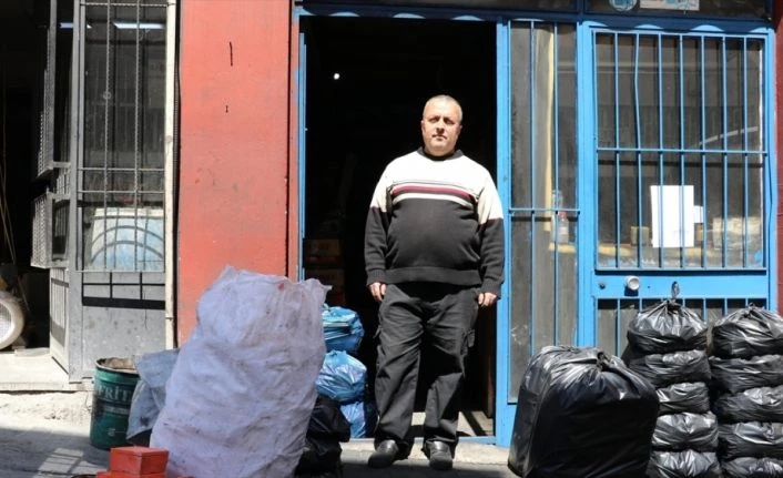 Mangal kömürü satan esnafın yüzü destek kredisiyle güldü