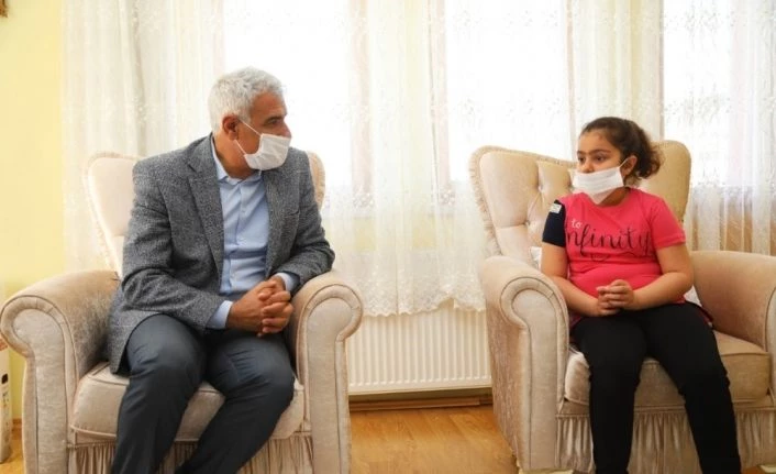 Milli Dayanışma Kampanyası’na kumbarasındaki parasını bağışladı