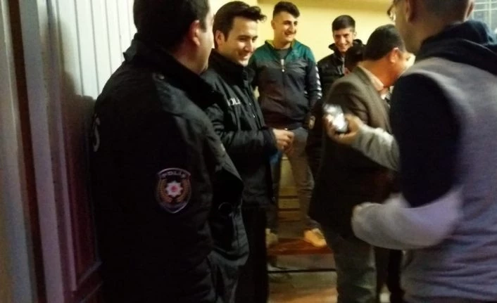 Muhtardan polislere sürpriz