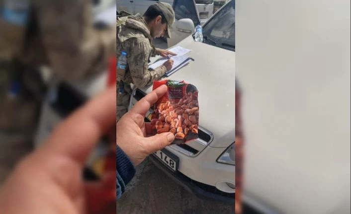 Otomobilin camından dışarı çöp atan sürücüye ceza kesildi
