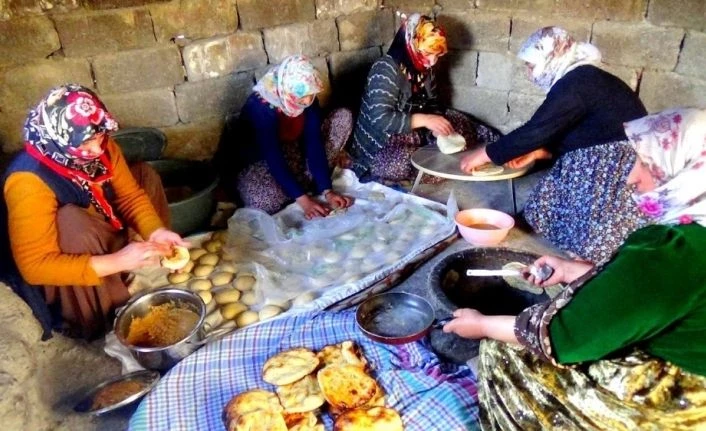 (Özel) Hakkari’de korona virüs tandır ekmeğine ilgiyi arttırdı