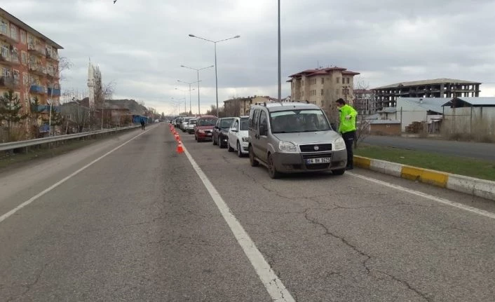 Pasinler Emniyeti İlçeden çıkışları kontrol altına aldı