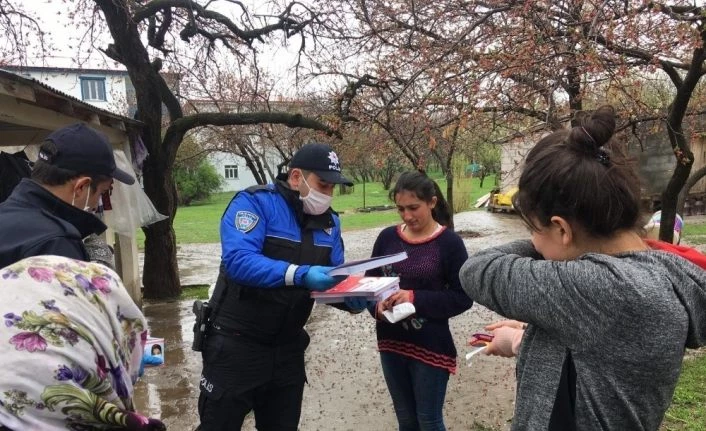Polis amcalarından çocuklara 23 Nisan hediyesi