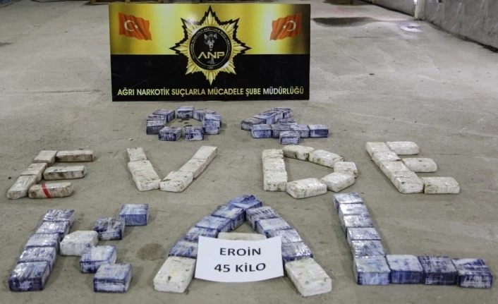 Polisten dikkat çeken “Evde Kal” çağrısı