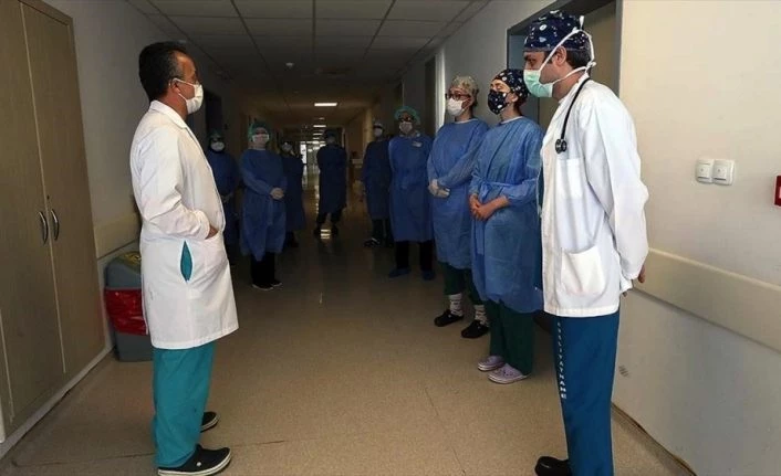 Samsun OMÜ Hastanesindeki Kovid-19 tedavi sürecini AA ekibi görüntüledi