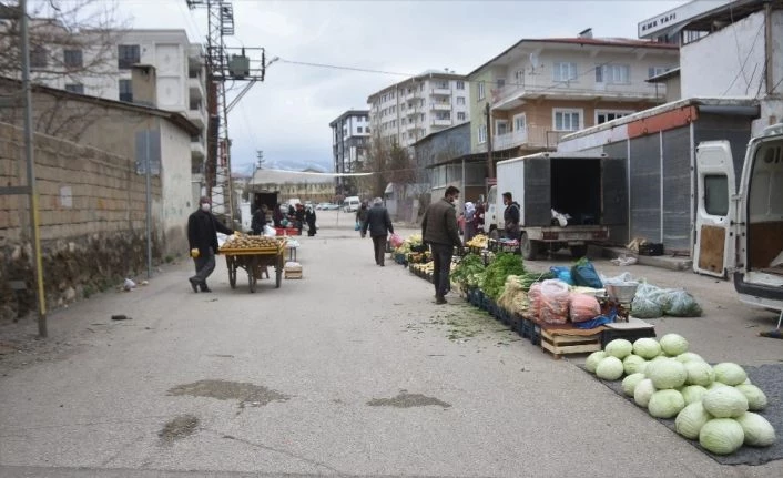 Van'da semt pazarlarında korona virüs etkisi
