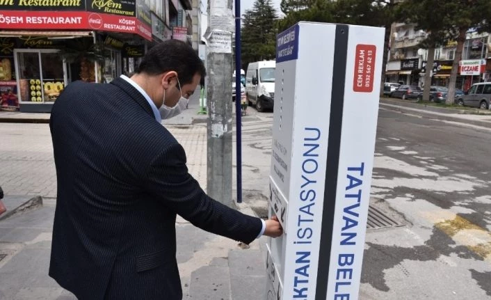 Tatvan’da el dezenfektan istasyonları kuruldu