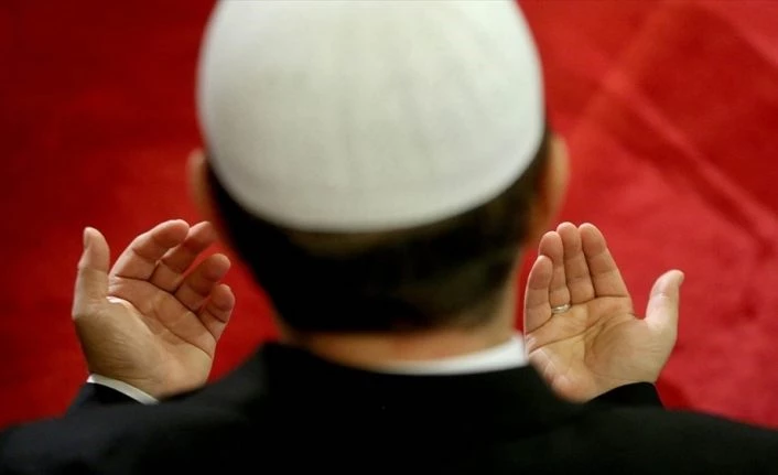 Üç ayların üçüncü kandili: Tövbe ve dua gecesi Berat