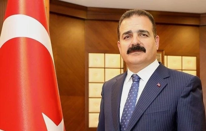 Vali Akbıyık, 1 aylık maaşını bağışladı
