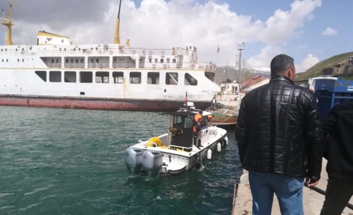 Van Gölü’ne açılan kişinin cansız bedenine ulaşıldı