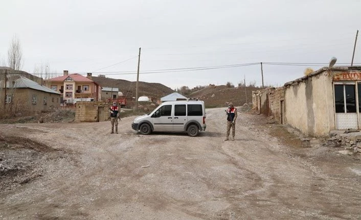 Van’da bir kişi koronadan hayatını kaybedince mahalle karantinaya alındı