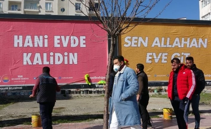 Van’da korona virüse karşı asılan şiveli afişler güldürdü
