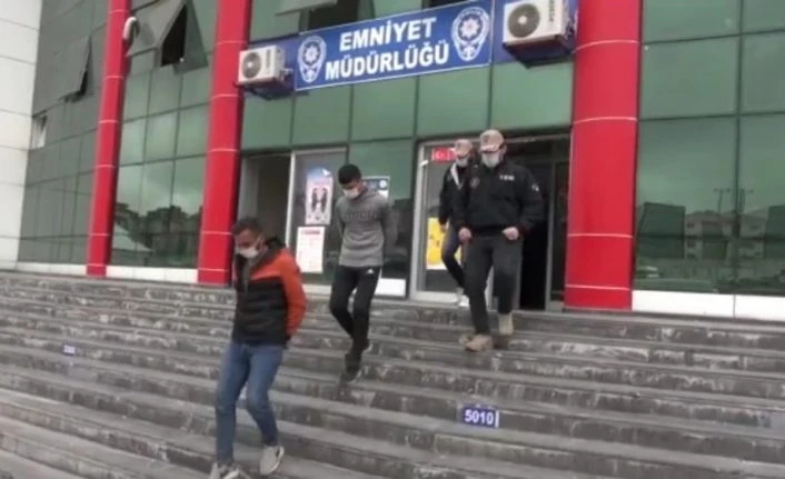 Van’da yol kapatarak ateş yakıp polis araçlarına molotofla saldıran 5 kişi tutuklandı