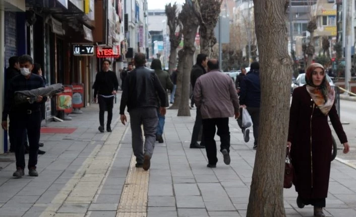 Vanlılar ’evde kal’ çağrısına aldırış etmedi