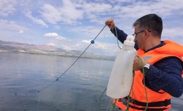 Yasağa rağmen 2 bin 500 metre balık ağı ele geçirildi