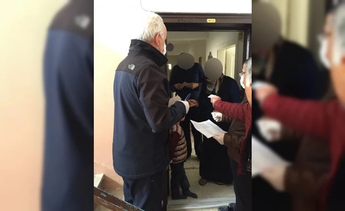 Yaşlıların maaşları ve ihtiyaçlıların destek ödemeleri evlerine götürülüyor