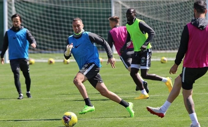 Yukatel Denizlispor pazartesi topbaşı yapacak