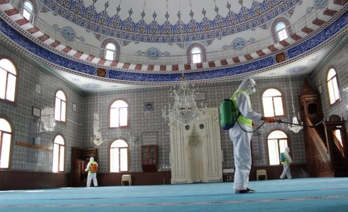 Aziziye’de cuma namazı hazırlığı