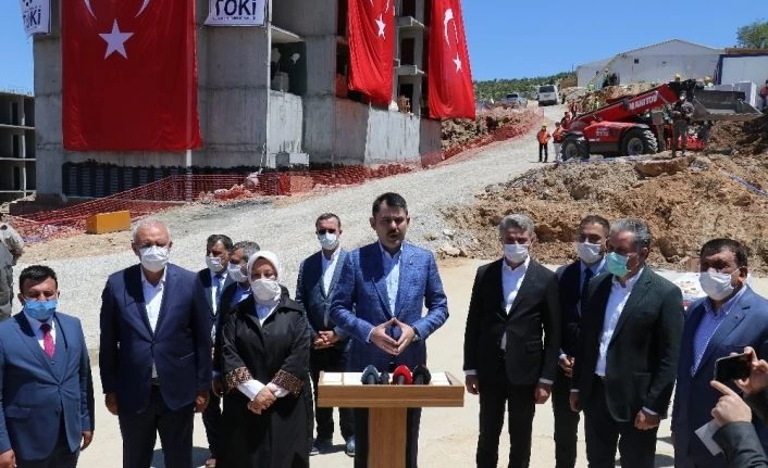 Bakan Kurum, Malatya’da deprem konutlarını inceledi