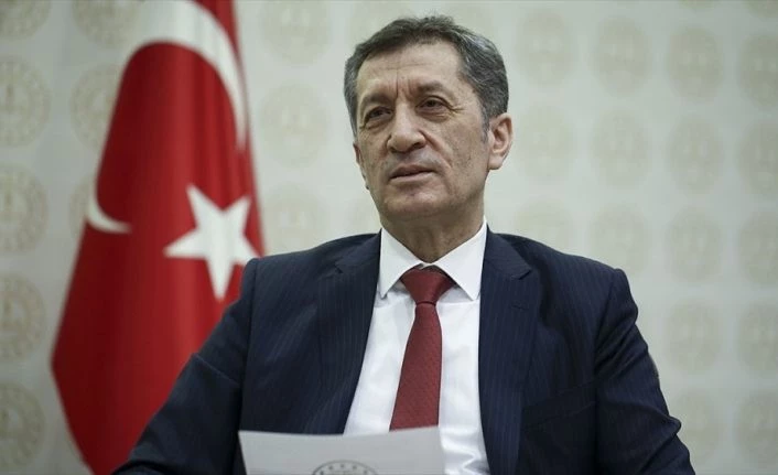 Bakan Ziya Selçuk: Güvenli İnternet Kullanımı ve Siber Zorbalık kılavuzlarıyla anne babalara öneriler sunduk
