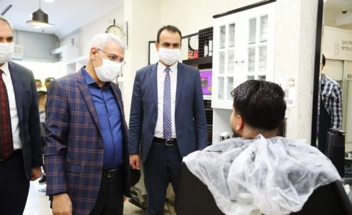 Başkan Güder, berber ve kuaförleri ziyaret etti