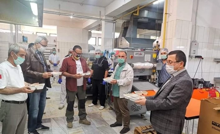 Bayramda çalışan aşçılara teşekkür ziyareti