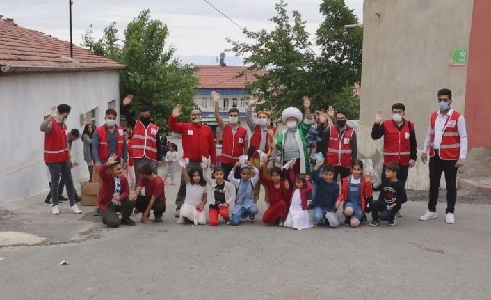 Bayramda çocuklara Nasreddin Hoca ve Keloğlan sürprizi