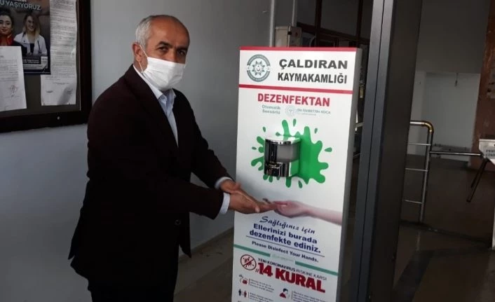 Çaldıran Belediyesinden sensörlü dezenfektan hizmeti