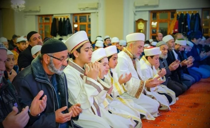 Cuma günü camiler cemaatine kavuşuyor