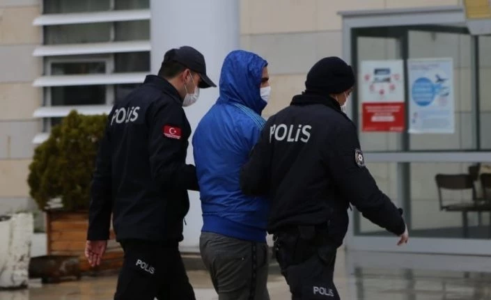 Depremzedelerin hasarlı evinden hırsızlık yapan 2 şüpheli yakalandı