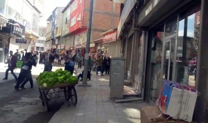 Doğubayazıt’ta zabıta ve seyyar satıcılar arasında kavga çıktı