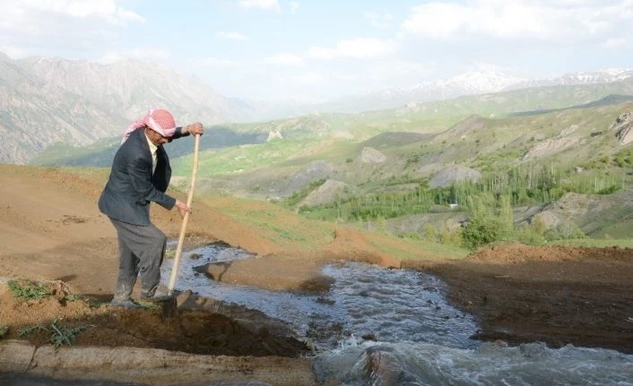 Van Çatak'ta dokuz yıldır kullanılmayan sulama kanalı yenilendi