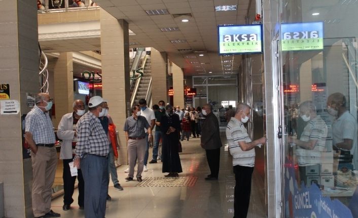 Elazığ’da vatandaşın elektrik faturası kuyruğu