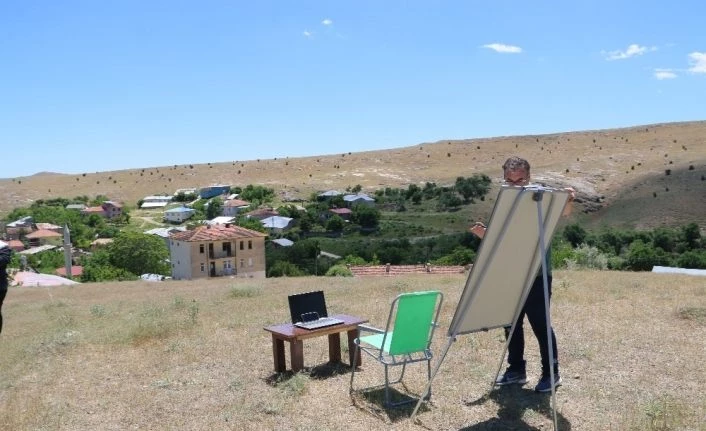 Elazığ’da vefalı öğretmen eğitimi, internet çeken tepeye taşıdı