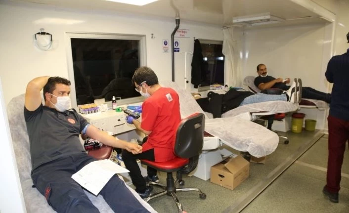 Elazığlı itfaiyeciler bu kez, düşen kan stoku için koştu
