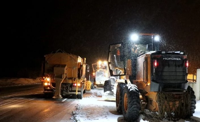 Erzincan’da kar ve tipi etkili oluyor