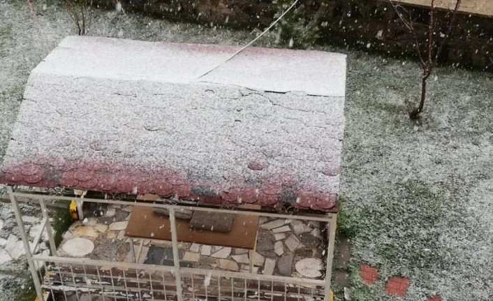 Erzurum’a Mayıs ayında kar yağdı