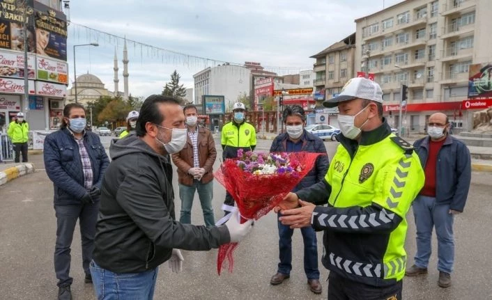 Vanlı gazetecilerden korona virüs kahramanlarına moral